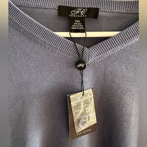 NWT FoxCroft Blue VNeck Men’s Sweater
Size XXL